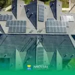 residência com painéis solares